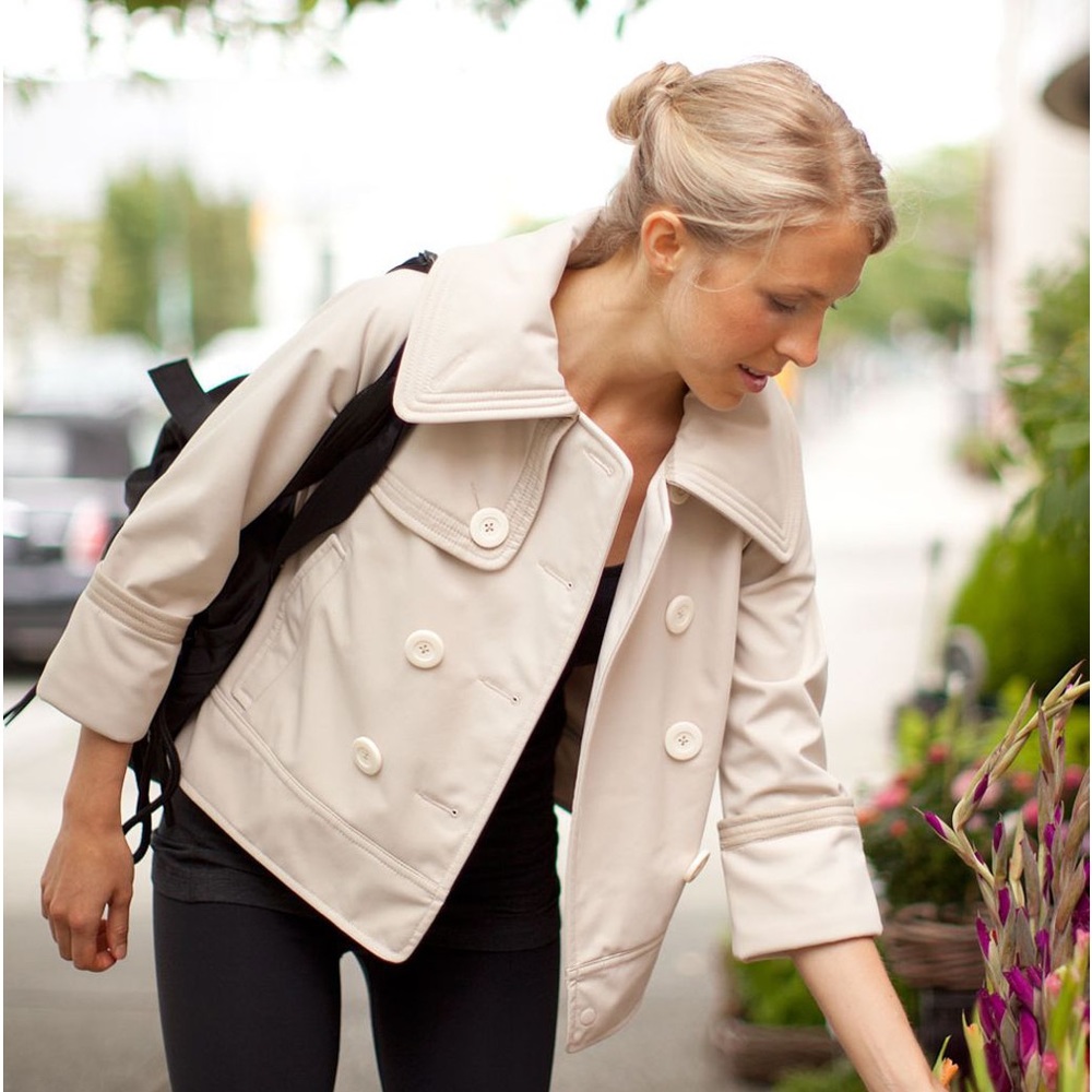 Lululemon Coco Softshell fleece lined pea cropped jacket Size 8 Nwot